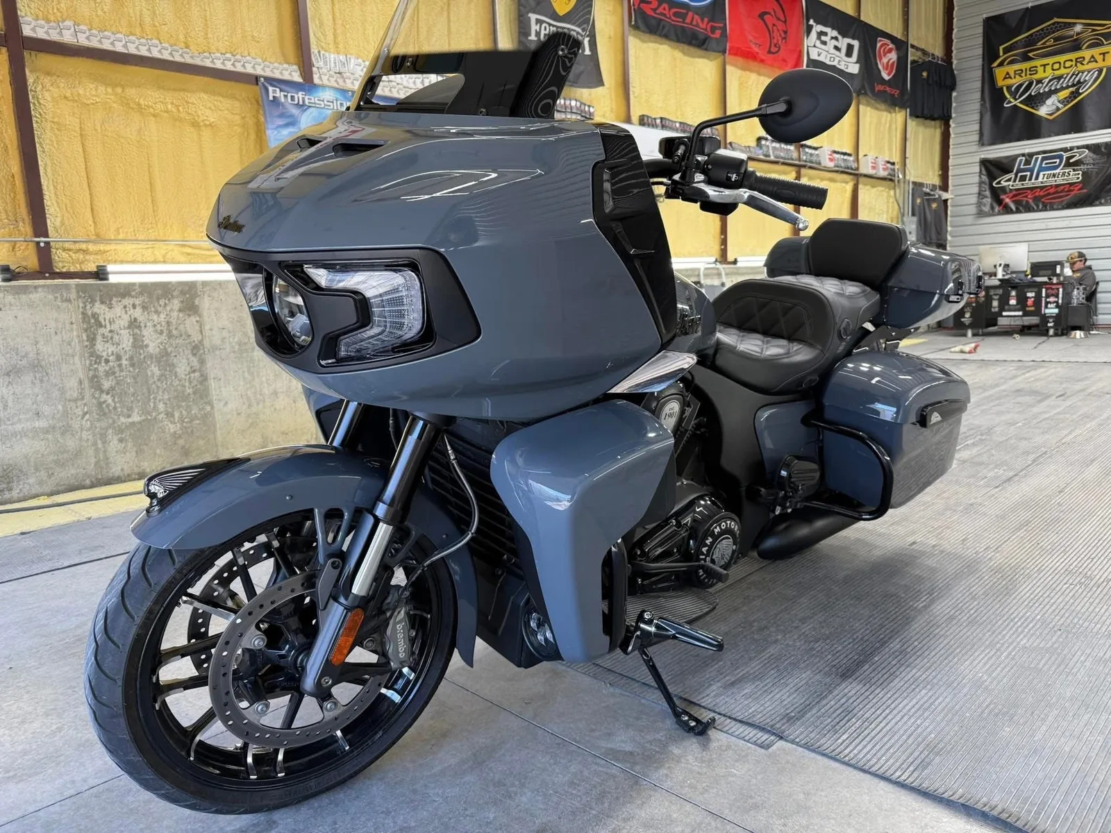 Indian Challenger Dark Horse ceramic coated grey