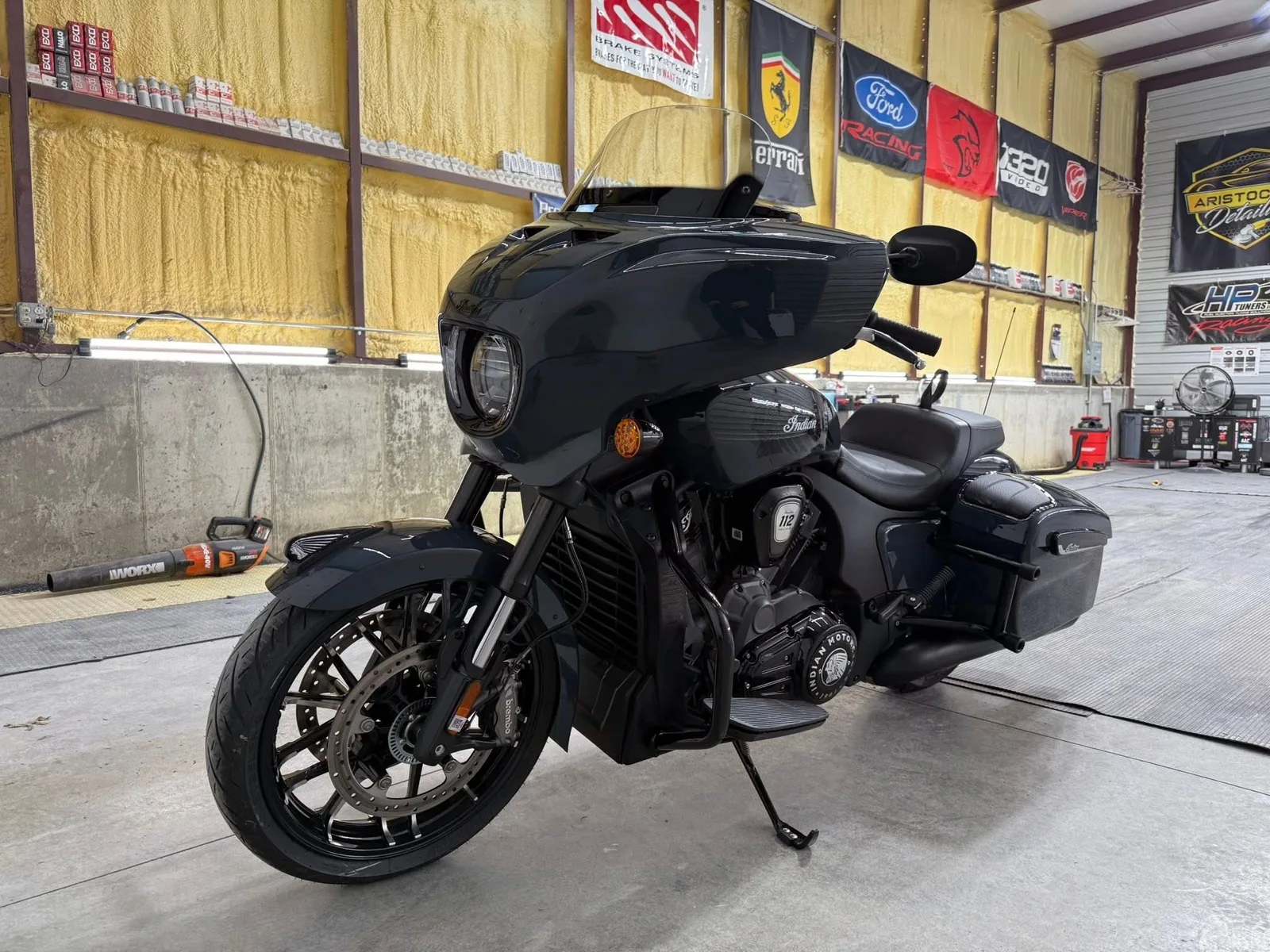 Indian Challenger Dark Horse ceramic coated black