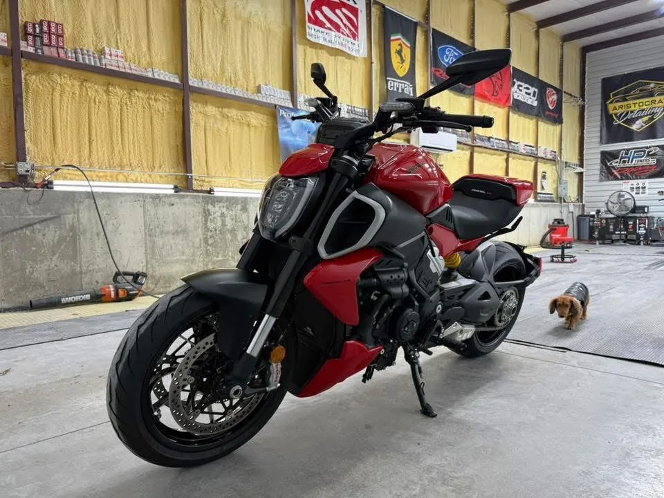 Ducati Diavel V4 ceramic coated red